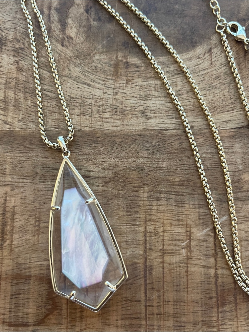 Kendra Scott necklace